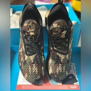 Air Max 270 'Doernbecher' 2018
Size 9.5
New in Box